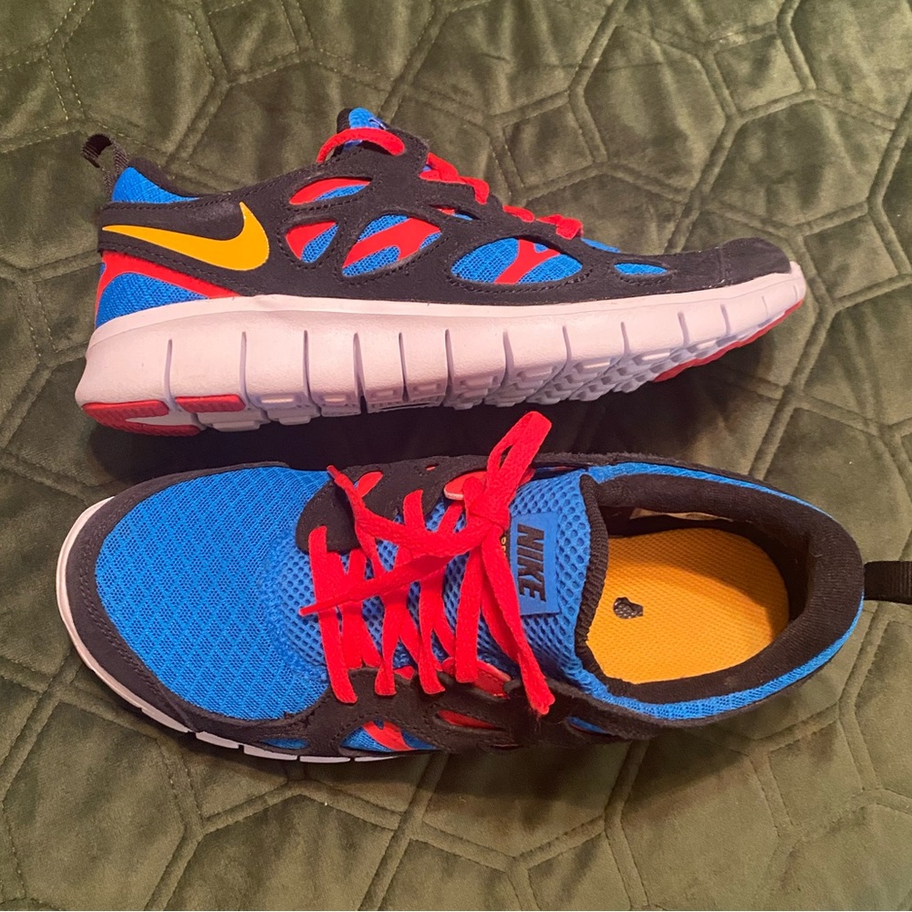 Big kids Nike Free Run, size 6.5Y.